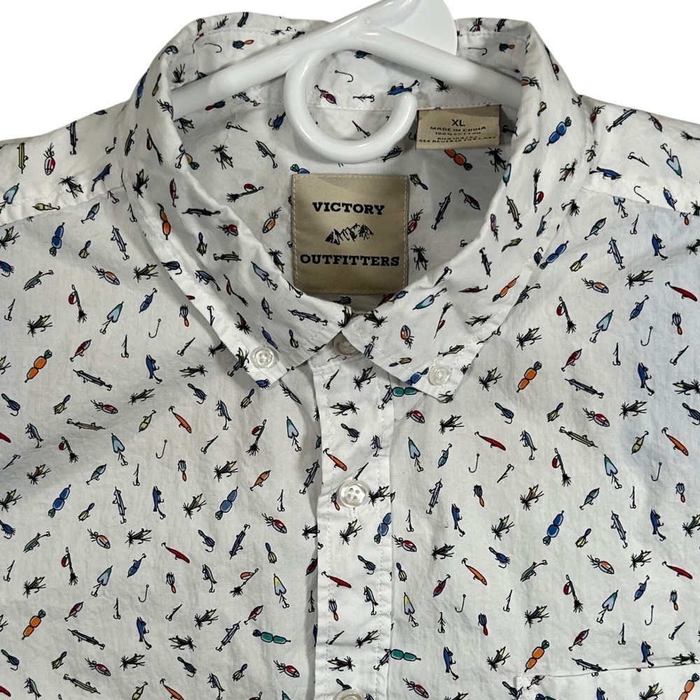 Victory Outfitters Mens XL White Fishing Lure Fly Print Short Sleeve‎ Shirt